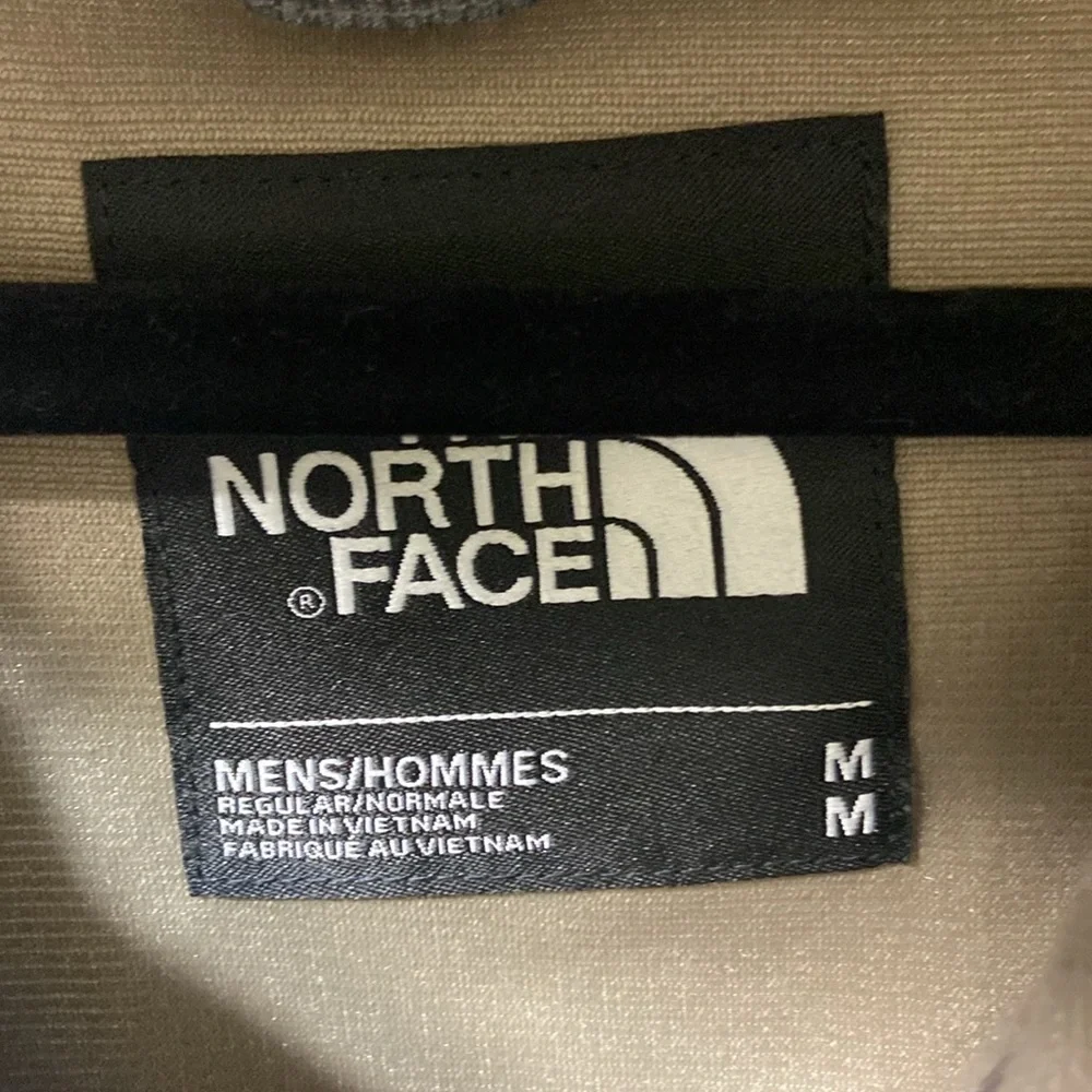 THE NORTH FACE,GREY,MEN/ HOMMES WINDBREAKER, JACKET WITH HOOD. SIZE- MEDIUM.